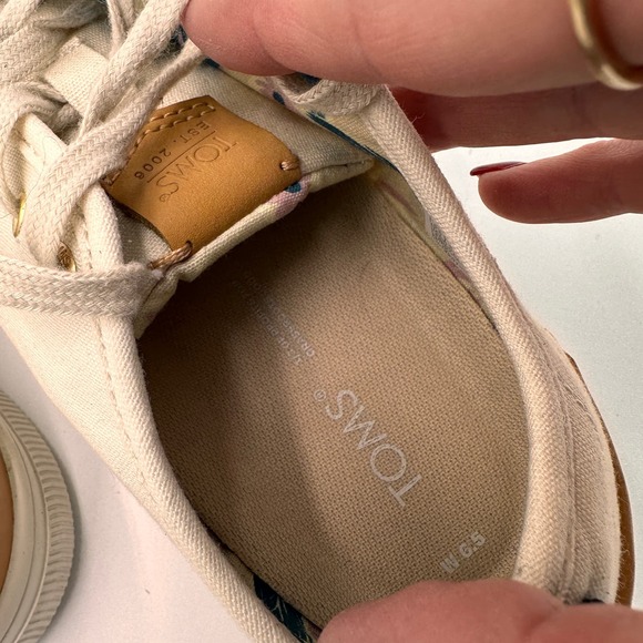 Toms Cream and Tan Sneakers - Picture 9 of 10